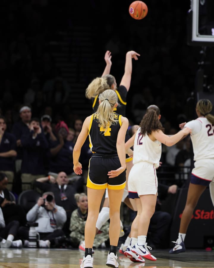 Unmetered UConn vs Iowa - Women's Championship Classic - 12.20.25 Photography